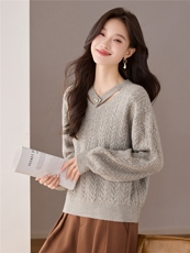 2025秋冬新款V领宽松红色打底毛衣女小个子设计感小众长袖羊毛衫，女装羊毛衫，艾米