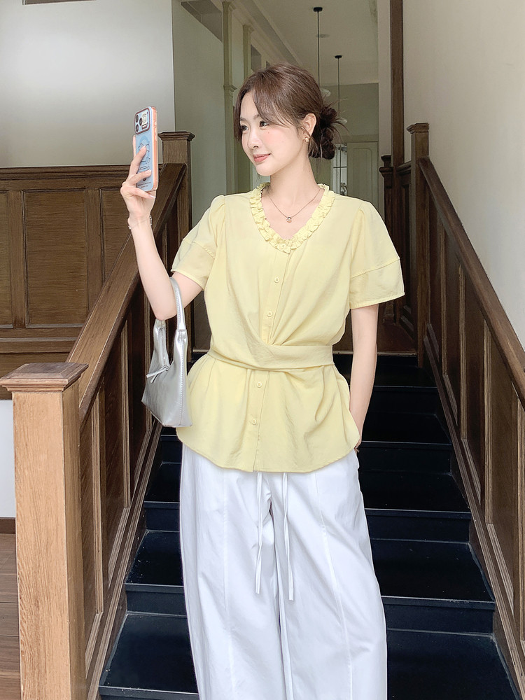 2026年夏季木耳边V领短袖衬衫收腰显瘦不规则上衣套裤两件套,女装套装/套裙,霓裳依族