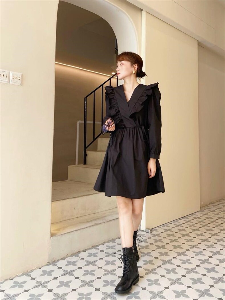 时尚V领荷叶边连衣裙，女装连衣裙，Balance Studio