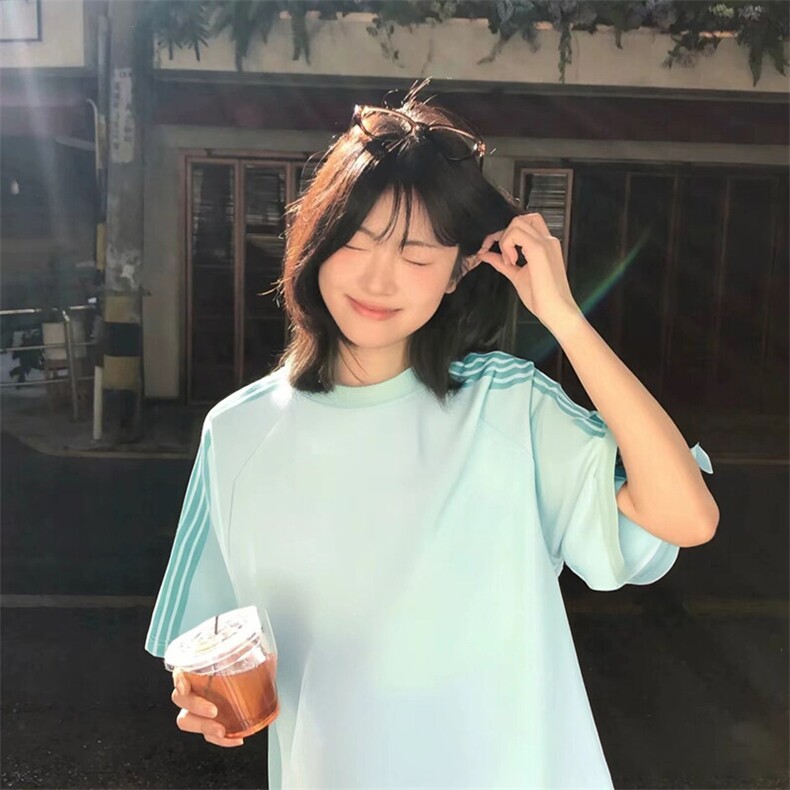 抖音得物品质二开240克宽松纯棉美式潮牌印花三条杠中性风短袖T恤图片