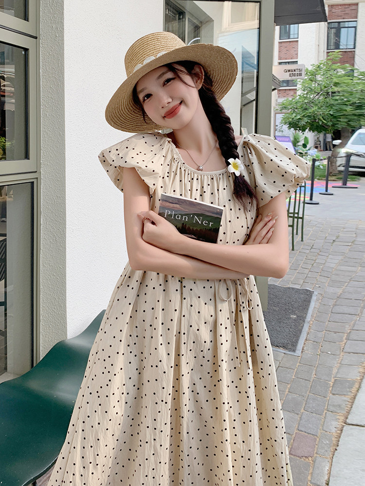 白色波点小飞袖连衣裙女2024夏新款韩版宽松显瘦慵懒风中长款裙子,女装连衣裙,蝶眷
