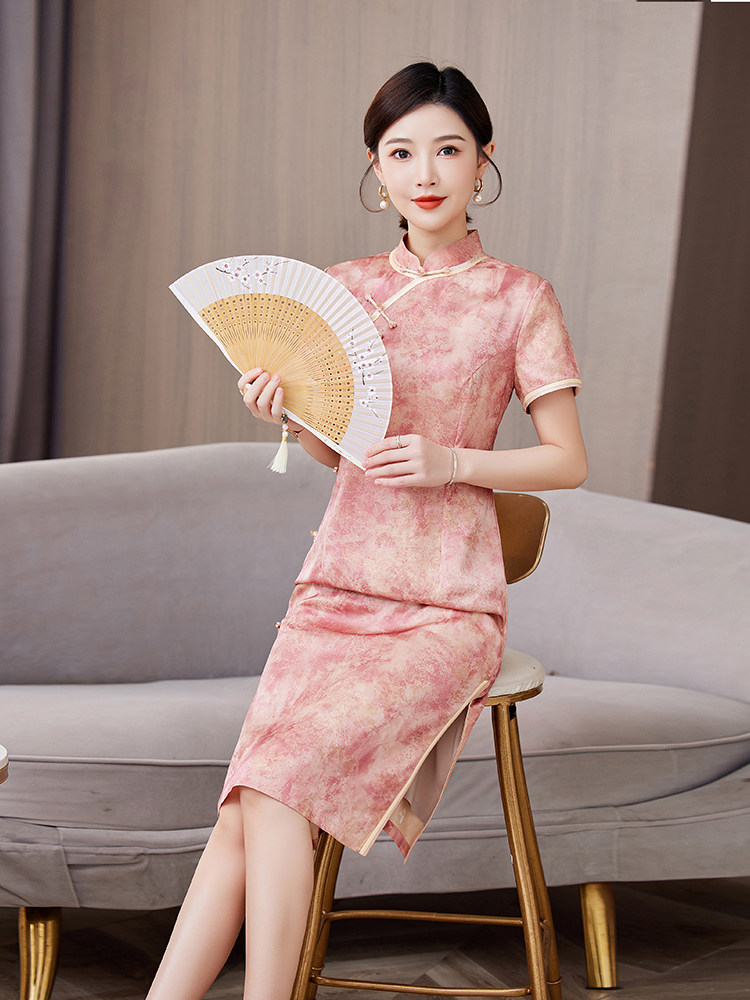 2025年夏季新品时尚气质金丝提花香云纱品质真丝喜庆中长款旗袍裙,女装汉服/婚纱/旗袍/礼服,媚琳依坊
