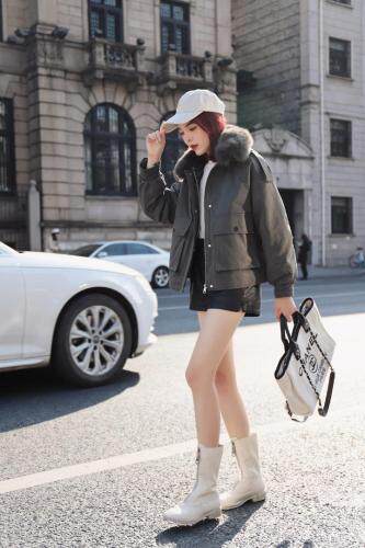 2021冬款新款大狐狸毛领双口袋设计短款派克服，女装，红雀纺