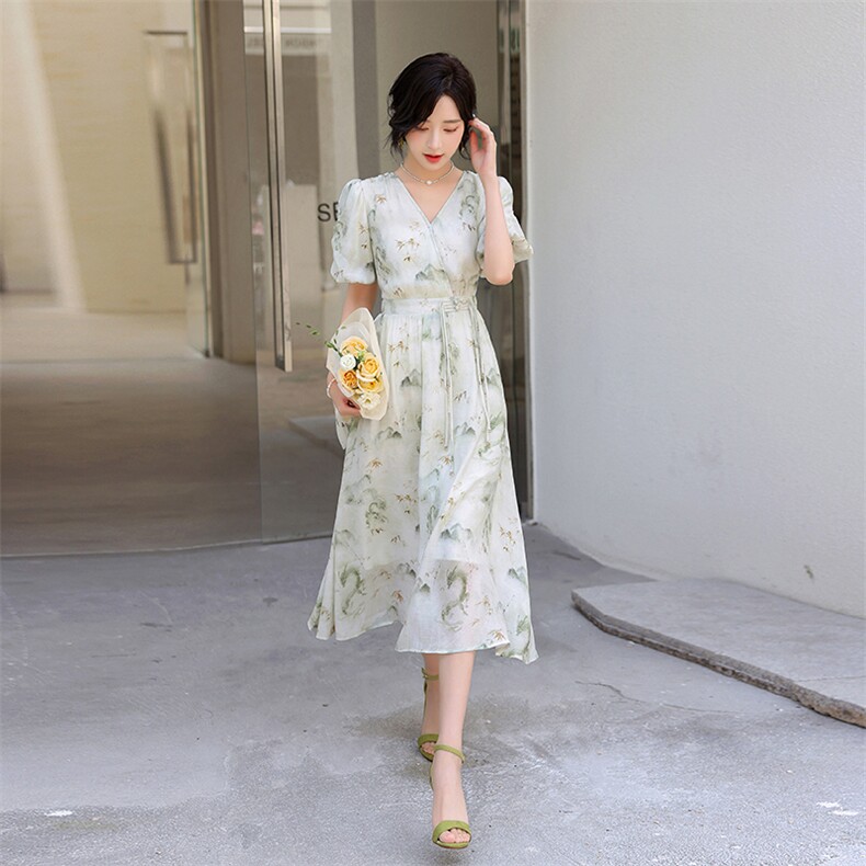 新中式印花V领连衣裙女2024夏季新款减龄气质A字长裙,女装连衣裙,流量+