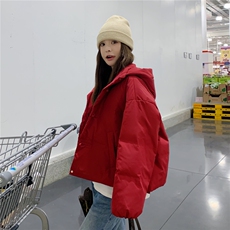 牛角扣红色连帽羽绒服女冬超火好看高级小众独特漂亮短款加厚外套，女装羽绒服，2D035