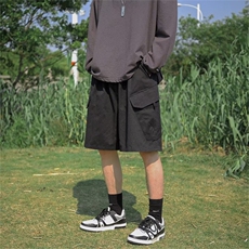 黑色