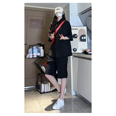黑色