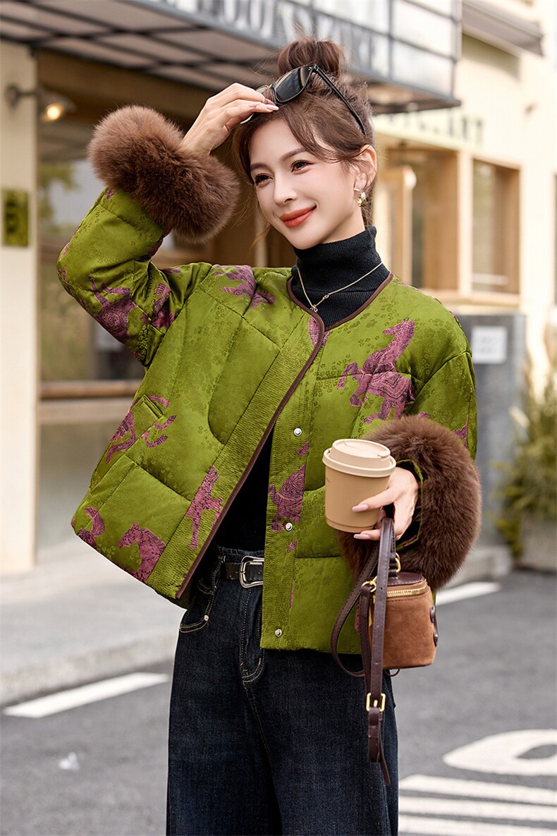 现货。现货。2025年冬季新中式短款真狐狸毛气质潮羽绒新款,女装羽绒服,艾仟回(原伊仟回)