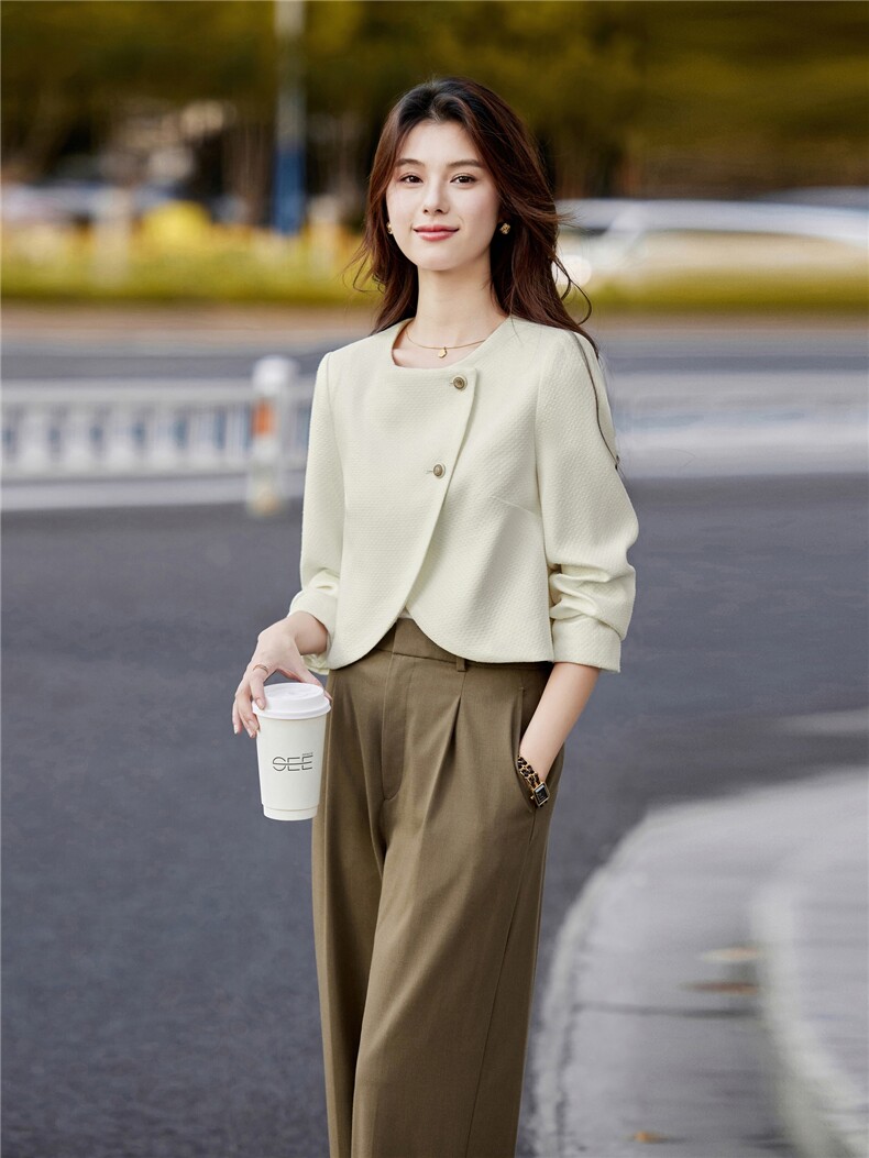 时尚气质小香风外套女春秋2025新款小个子显瘦减龄翻领短上衣,女装短外套,婵米儿