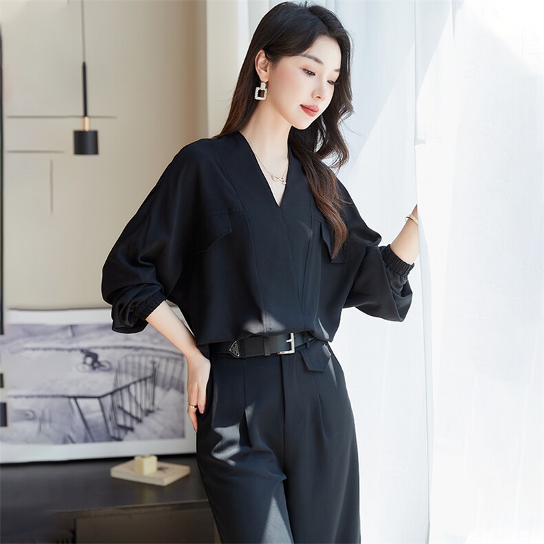春秋法式高级感上衣衬衫女V领蓝色蝙蝠袖外套美式慵懒风解构衬衣,女装套装/套裙,韩蔻秀