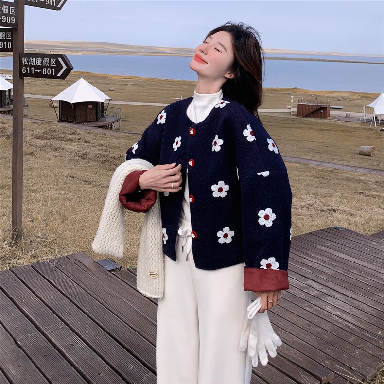 设计感藏青色印花毛呢外套女秋冬超火好看高级小众加厚短夹克上衣,女装短外套,2D145