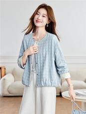 2026年春季宽松圆领波浪条纹撞色轻薄刺绣棒球服短外套上衣，女装短外套，简韵佳