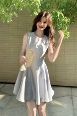 浅蓝色法式圆领气质无袖连衣裙女夏季新款高级感收腰显瘦短款裙子，女装连衣裙，2C159