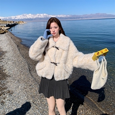 现发高级感牛角扣皮毛一体外套2605P205K308，女装皮草，2C029