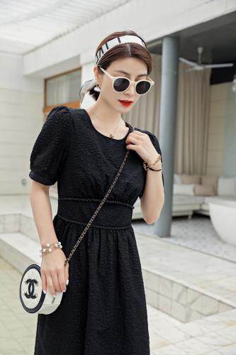 网红同款手工订珠收腰连衣裙，女装连衣裙，千禾木