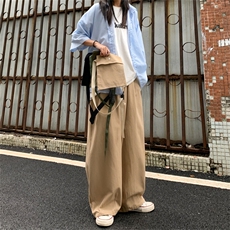 卡其色