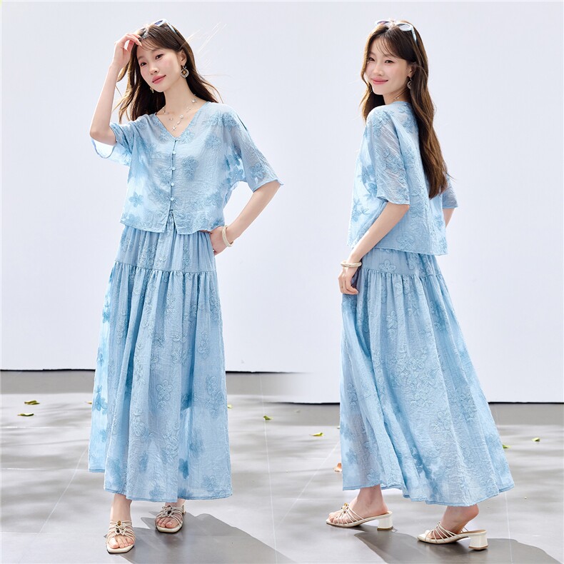 夏季新款现货！2026休闲风宽松版重工刺绣上衣+刺绣大摆半裙套装,女装套装/套裙,央宝儿