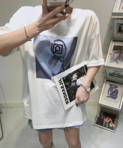 夏季重工图案T，女装，浅卡
