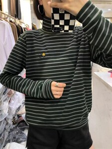 条纹打底衫图片