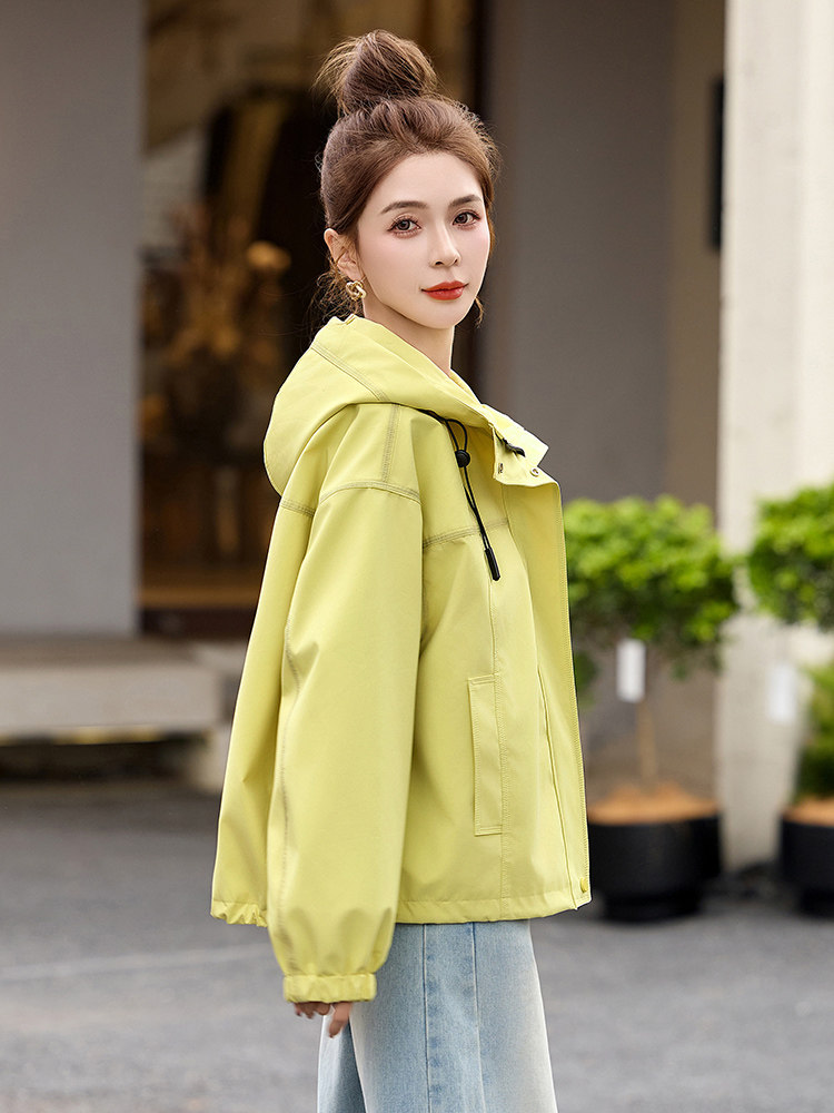 短款外套女2026春新款连帽抽绳休闲防风户外冲锋衣,女装短外套,美沁