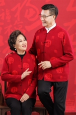 中老年人情侣唐装男女羊毛开衫爸妈本命年红毛衣爷爷奶奶秋冬外套，女装羊毛衫，衣恋羊绒