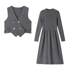 轻奢气质马甲连衣裙套装秋冬2025新款女装中长款打底毛衣裙两件套，女装羊毛衫，艾米