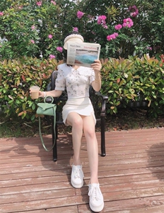 【现货】碎花蕾丝领上衣图片