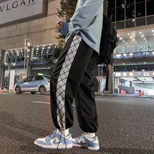 黑色