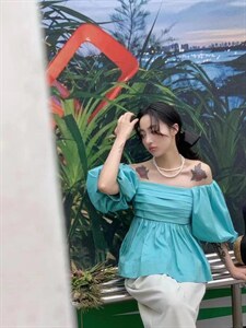 【DAVIDA】简约纯色泡泡袖小衫图片