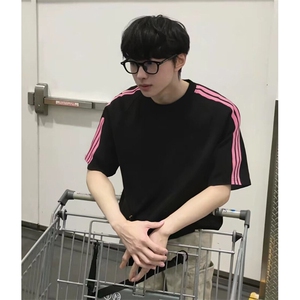 抖音得物品质二开240克宽松纯棉美式潮牌印花三条杠中性风短袖T恤图片