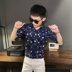 蓝色