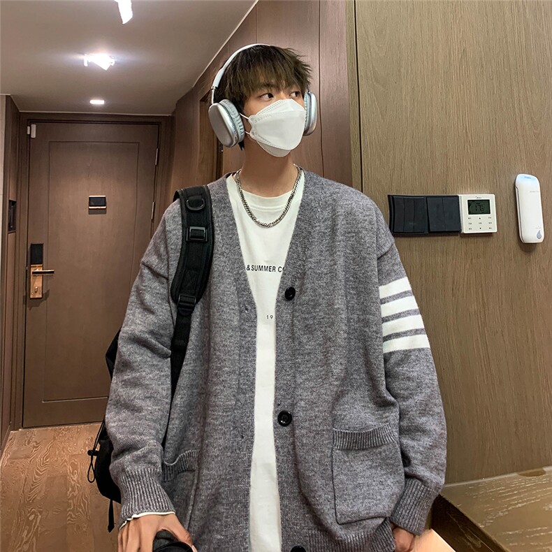 港风民宿秋款四条杠开衫V领毛衣M350特批55控88,男装针织衫/毛衣,电商A247