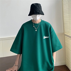 墨绿色