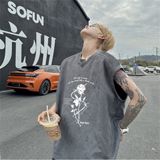 深灰色白玫瑰