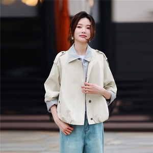 时尚条纹拼接假两件短外套女春季新款设计感减龄夹克风衣上衣，女装短外套，鑫源服饰