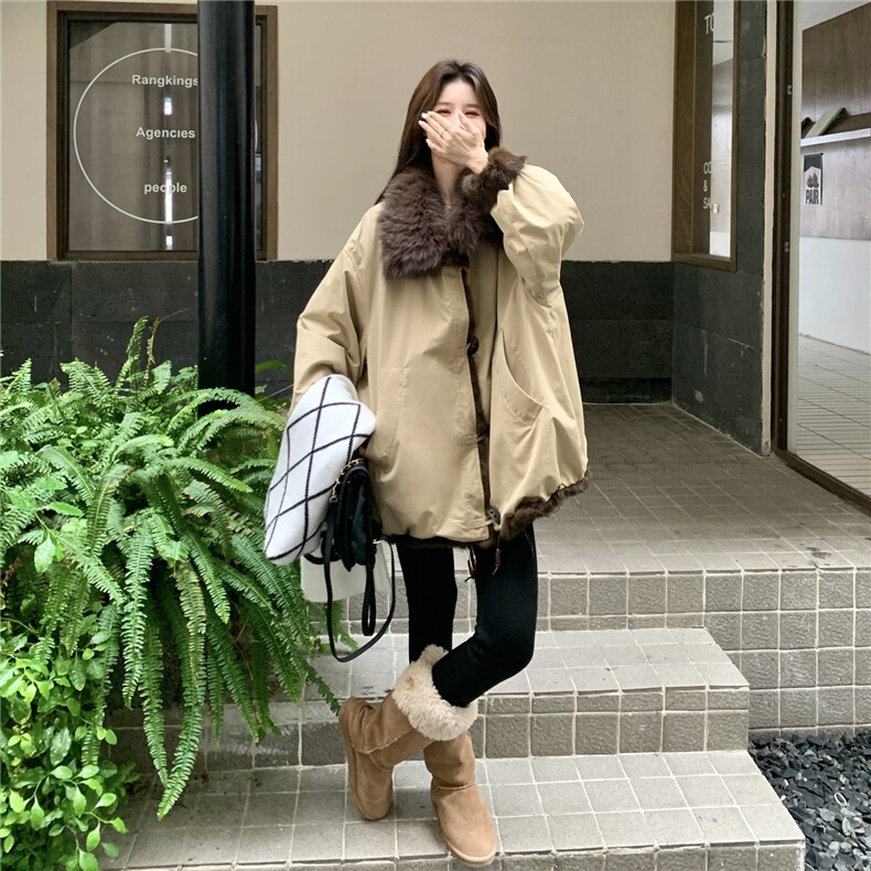 2025秋冬新款加厚复古领牛角扣短外套保暖皮毛一体双面穿女装外套,女装派克服,2C159