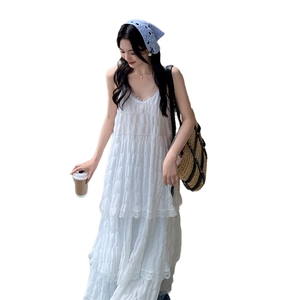 小清新海边白色吊带连衣裙女2025夏季新款温柔风调节领蛋糕长裙子图片