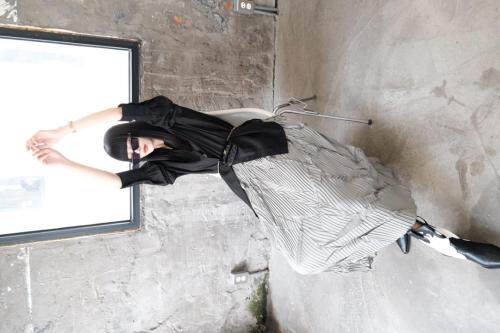 【现货】秋季新款不规则压皱半裙，女装半身裙，易霏金熙