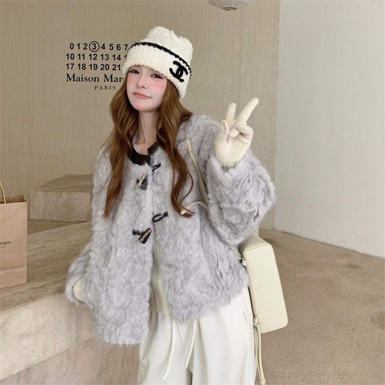 新款花狐皮毛一体牛角扣短款外套2C267-965-P185-K278，女装短外套，茵姿媚