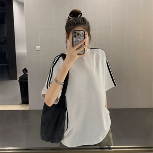 抖音得物品质二开240克宽松纯棉美式潮牌印花三条杠中性风短袖T恤图片