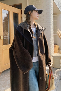 咖色连帽皮毛一体羊羔毛大衣女2024冬季新款韩版宽松加厚过膝棉服图片
