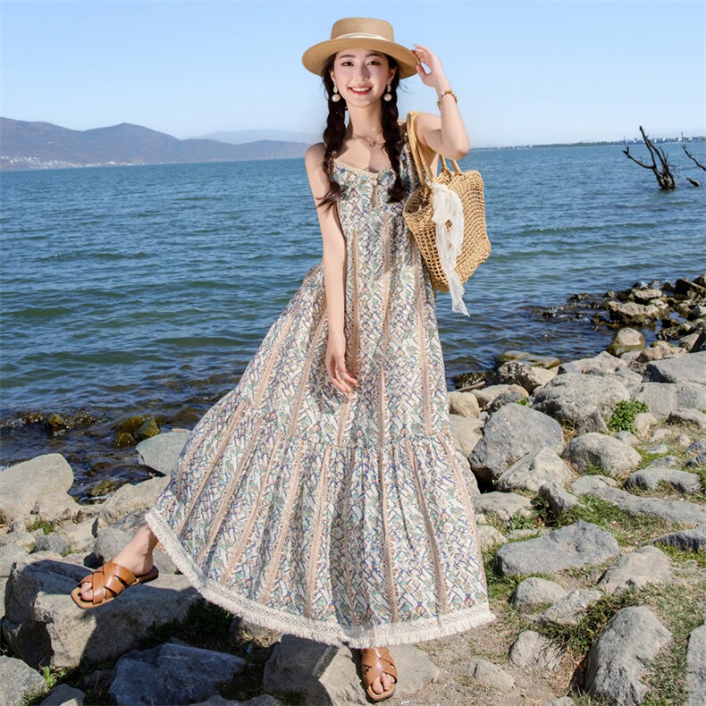 夏季新款2025女装蕾丝拼接长款沙滩裙印花吊带时尚连衣裙MJ2520,女装连衣裙,铭街依杨