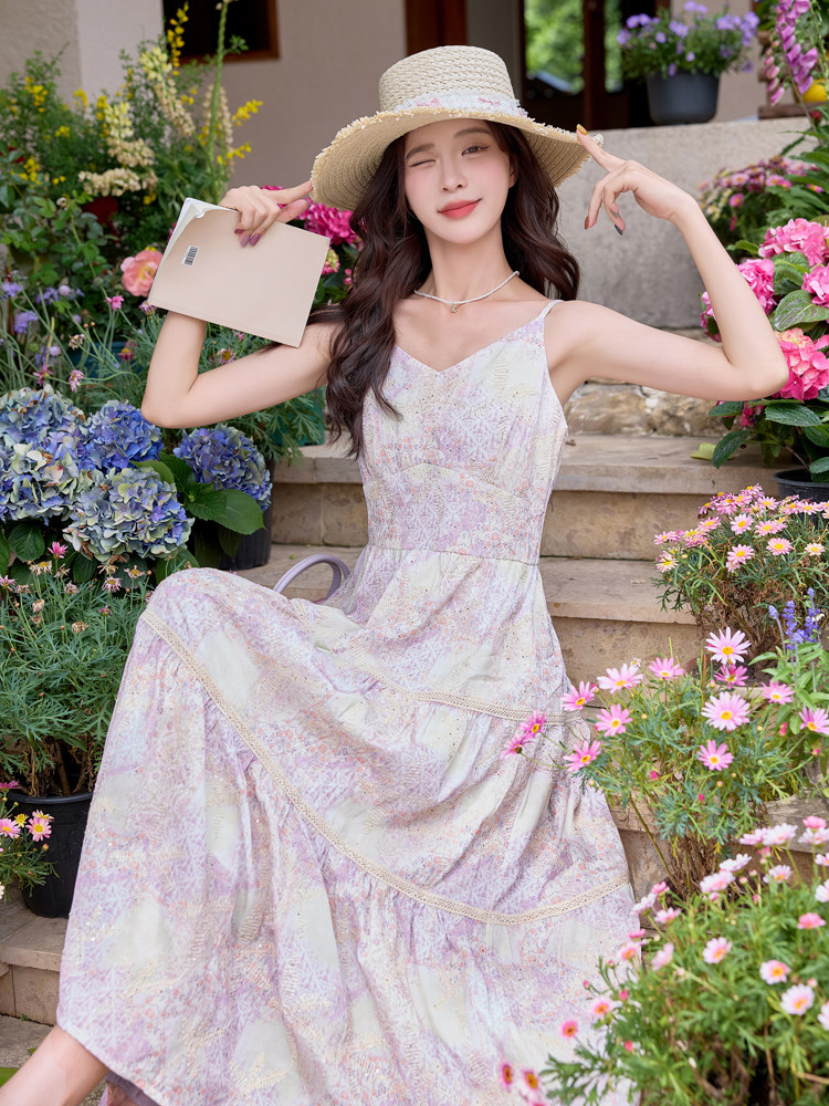 波西米亚连衣裙女2025新款夏季巨好看的气质显瘦绣花吊带长裙子,女装连衣裙,艾贝斯
