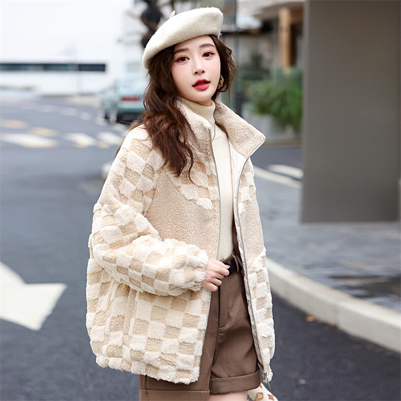 韩版温柔风棋盘格羊羔毛外套女2025年冬季新款加厚显瘦毛绒绒上衣,女装皮草,姿衣坊