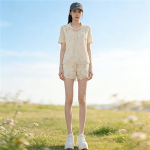 盐系高级感时尚气质套装女夏新款蕾丝碎花连帽短袖阔腿短裤两件套