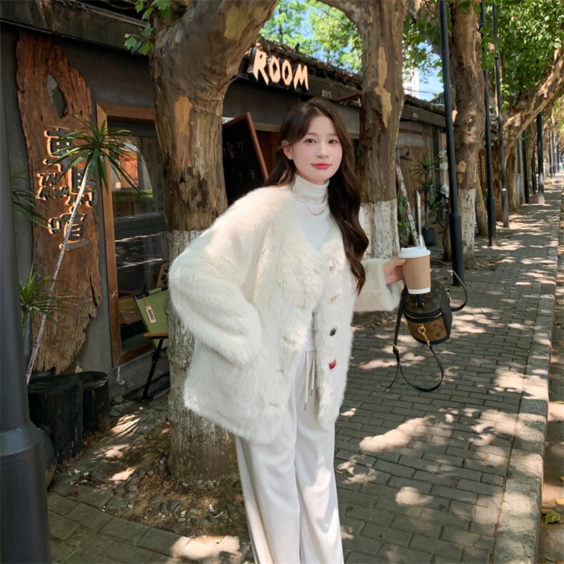 小香风环保皮草外套女短款皮毛一体2025设计感毛毛彩扣上衣,女装短外套,2C229