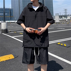 黑色