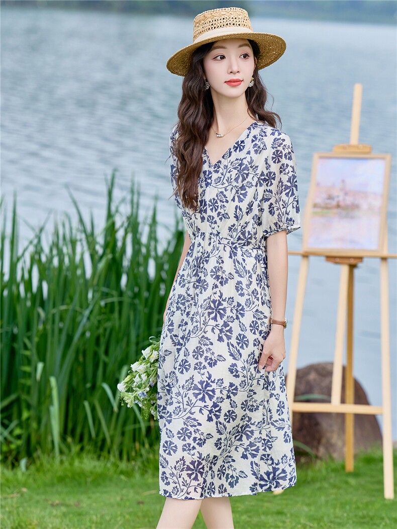 2026夏季V领泡泡袖连衣裙，系带收腰显瘦，透气亲肤，清爽雅致,女装连衣裙,米莱