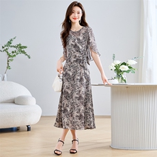 （现货）2025夏季新款优雅气质减龄遮肚子显瘦碎花A字连衣裙，女装连衣裙，恋慕依尚