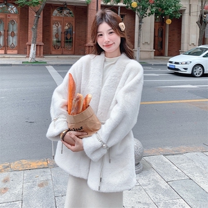 高级感白色新中式盘扣羊羔毛外套女冬季小个子加厚皮草仿貂毛大衣图片